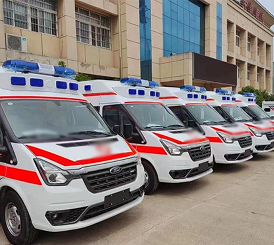 日嘎则服务车队展示