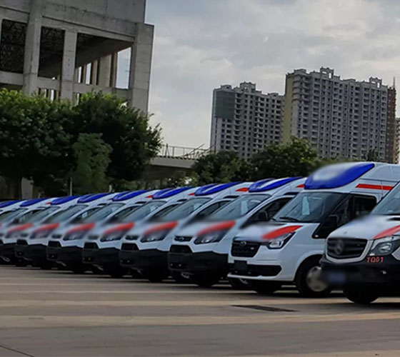 日嘎则服务车队展示